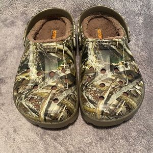 Classic Camo Unisex Fuzzy Lined Crocs